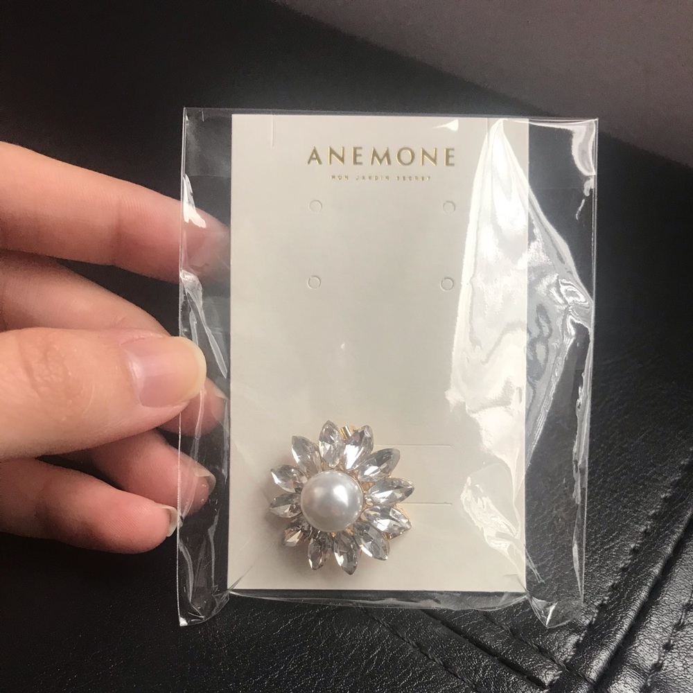 NWOT Floral Brooch